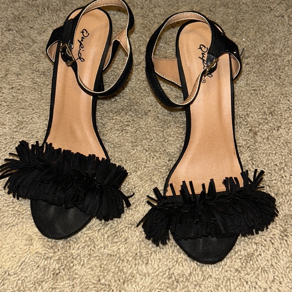 Open Toe Fringe black pumps - Picture 2 of 5